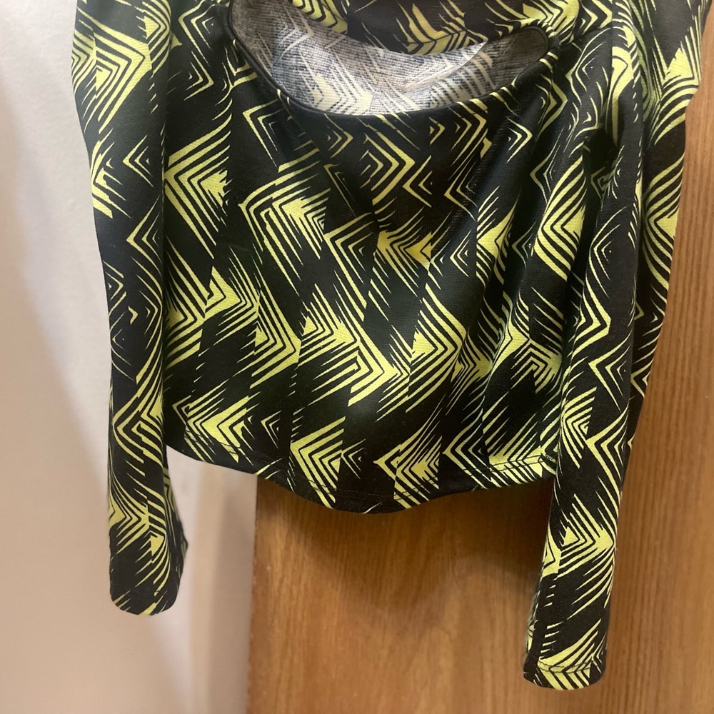 New Multicolored long sleeve crop top